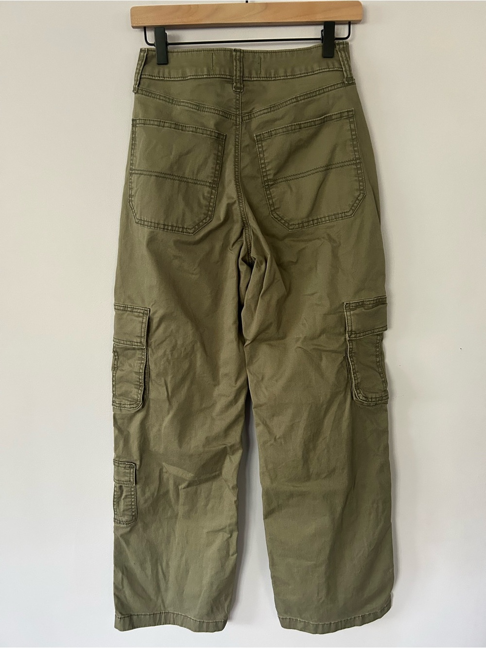 Hollister Y2K style Utility Cargo Pants Olive Green Baggy Wide Leg 2R 26W GUC - Picture 5 of 9